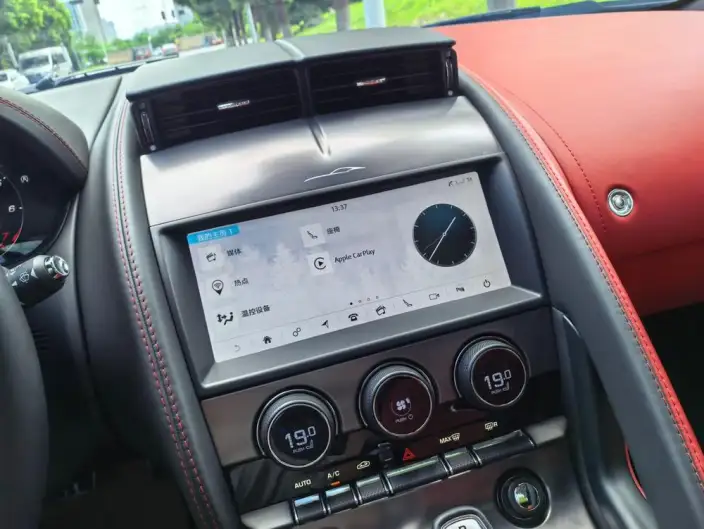 Jaguar F-TYPE 2024 Model P300 75th Anniversary Collector Edition Hardtop Edition – фото 10