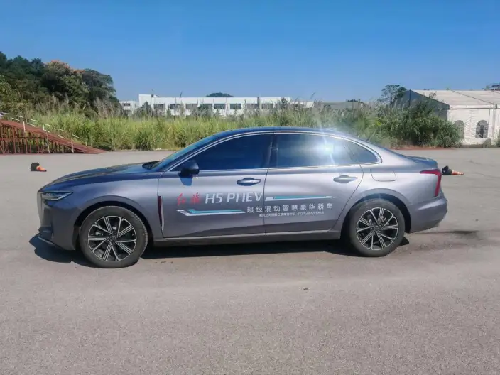 Hongqi H5 PHEV 2025 Model 170 Chao Hybrid Edition – фото 4