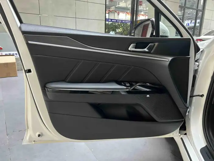Kia K5 2025 Model 1.5T Premium Edition – фото 7