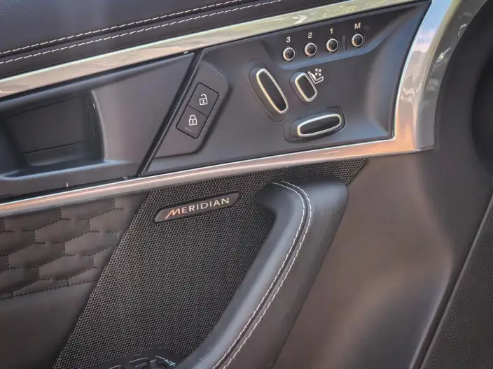 Jaguar F-TYPE 2023 Model P300 Convertible Edition R-DYNAMIC BLACK – фото 9