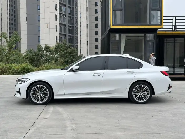 BMW 3 Series 2022 Model 320i Sports Set – фото 4