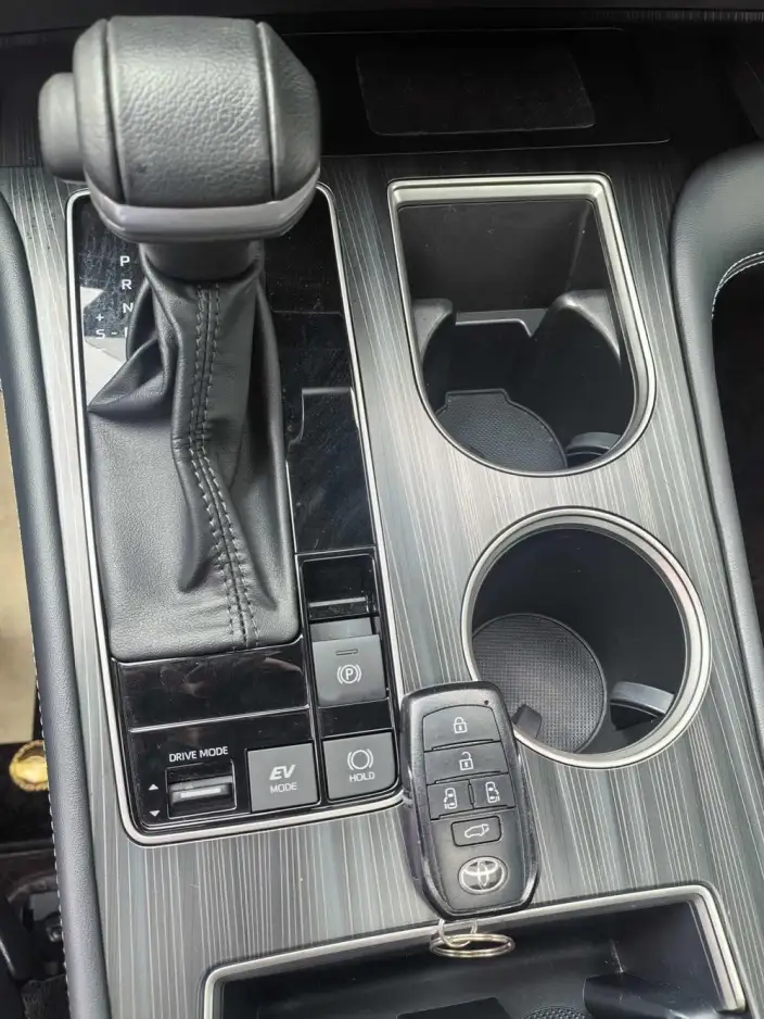 Toyota Sienna 2024 Model Hybrid 2.5L Platinum edition – фото 8
