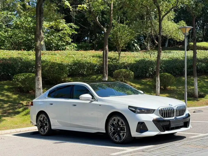 BMW 5 Series 2024 Model 530Li Exclusive Model M Sports Set – фото 3