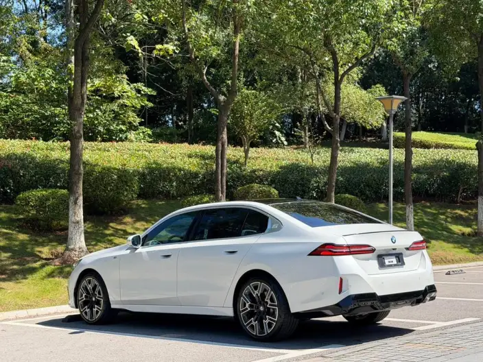 BMW 5 Series 2024 Model 530Li Exclusive Model M Sports Set – фото 4