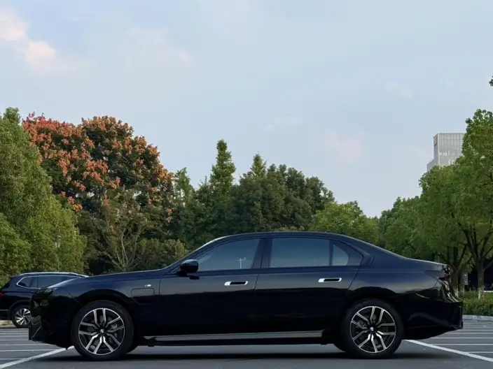 BMW i7 2023 Model eDrive50L Leading Model M Sports Set