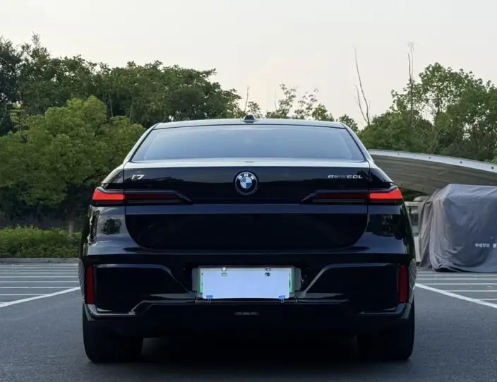 BMW i7 2023 Model eDrive50L Leading Model M Sports Set