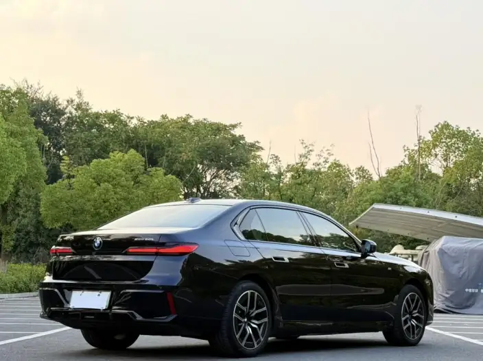 BMW i7 2023 Model eDrive50L Leading Model M Sports Set – фото 5