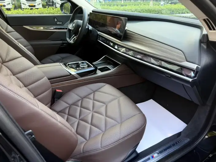BMW i7 2023 Model eDrive50L Leading Model M Sports Set – фото 7