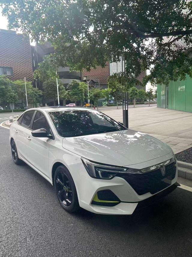 Roewe i6 MAX 2020 300TGI Automatic Cool Skylight Supreme Edition – фото 3