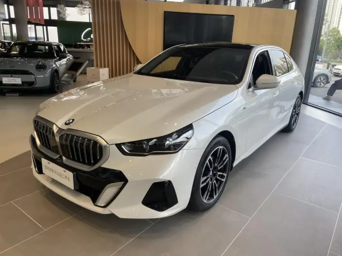 BMW 5 Series 2025 Model 525Li M Sports Set