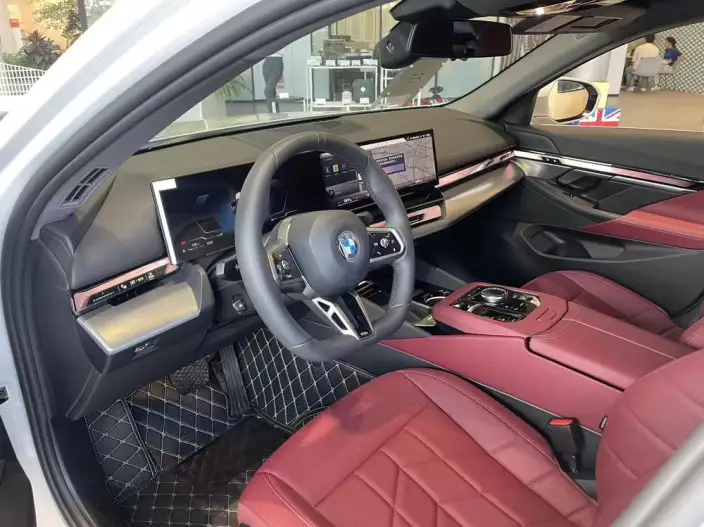 BMW 5 Series 2025 Model 525Li M Sports Set – фото 8