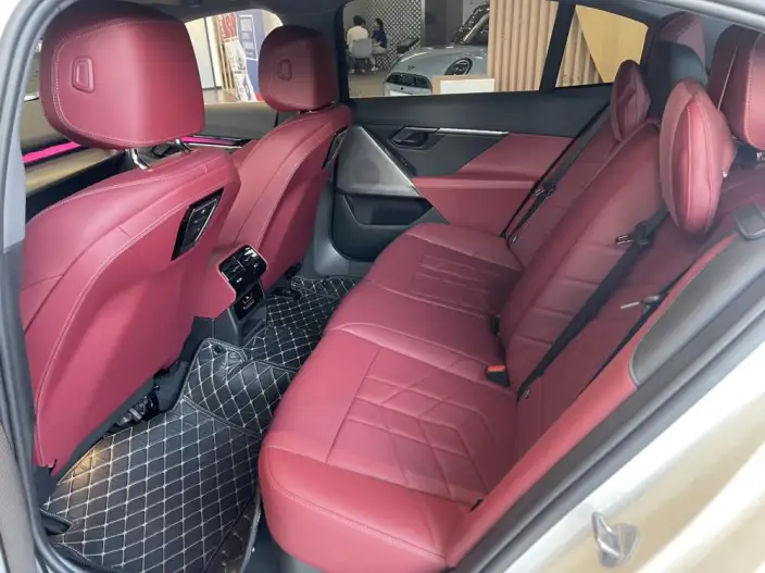 BMW 5 Series 2025 Model 525Li M Sports Set – фото 9