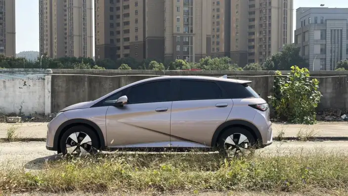 BYD Dolphin 2023 Model Fashion Edition – фото 4