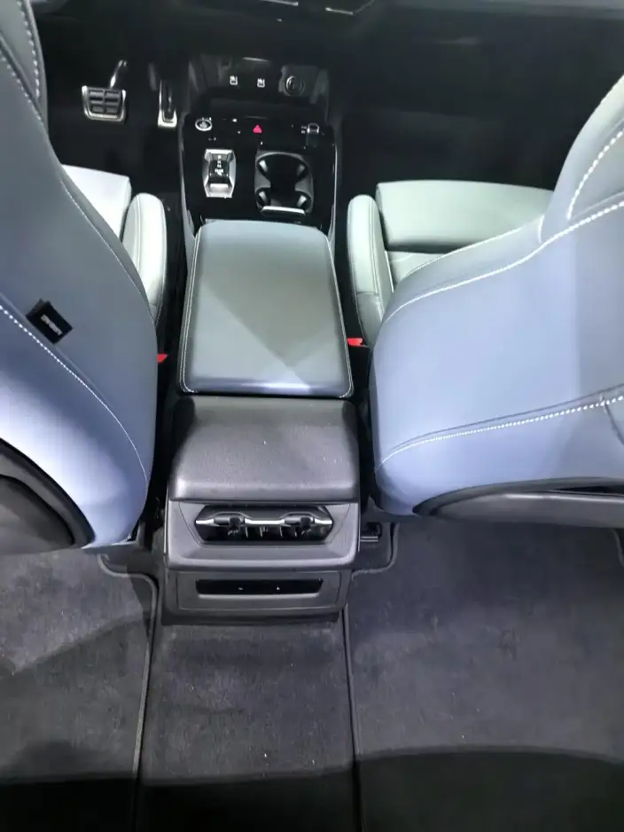 AUDI Q6L e-tron 2026 Model First Edition Pilot Edition – фото 7