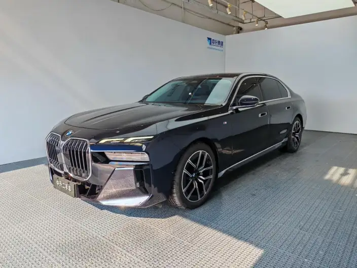 BMW 7 Series 2023 Model 735Li Luxury Set