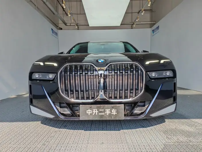 BMW 7 Series 2023 Model 735Li Luxury Set