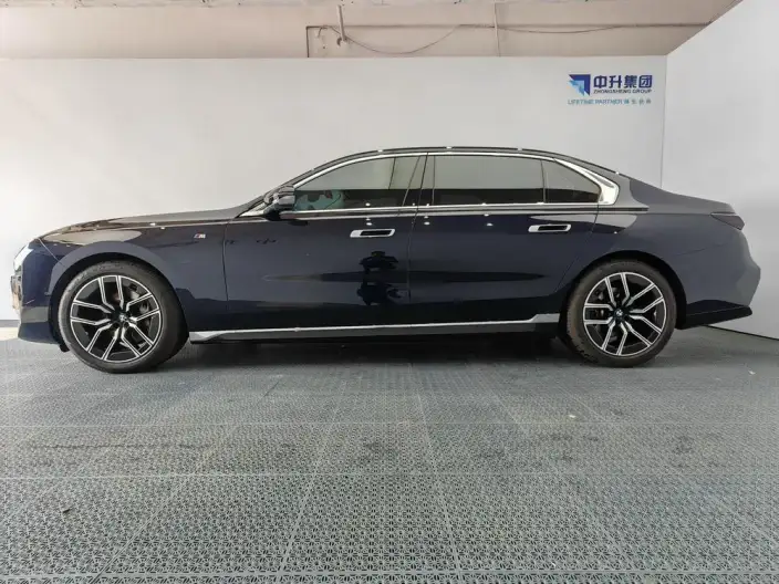 BMW 7 Series 2023 Model 735Li Luxury Set