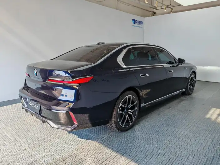 BMW 7 Series 2023 Model 735Li Luxury Set – фото 7