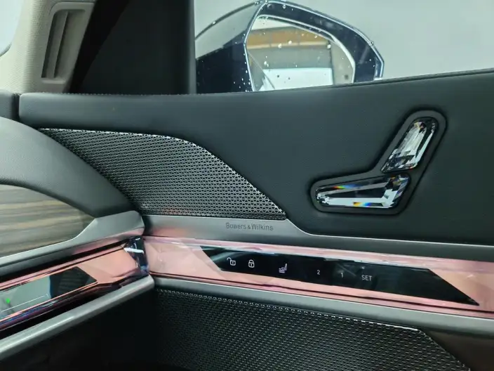 BMW 7 Series 2023 Model 735Li Luxury Set – фото 9