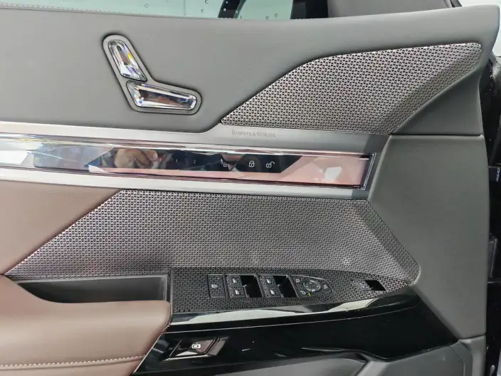 BMW 7 Series 2023 Model 735Li Luxury Set – фото 10