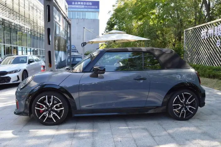 MINI JCW 2025 Model JOHN COOPER WORKS CABRIO – фото 3
