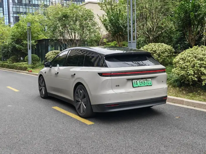 Li Auto i6 2025 Model 4WD Standard Edition – фото 5
