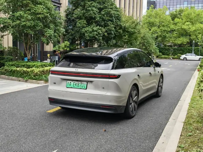 Li Auto i6 2025 Model 4WD Standard Edition – фото 7