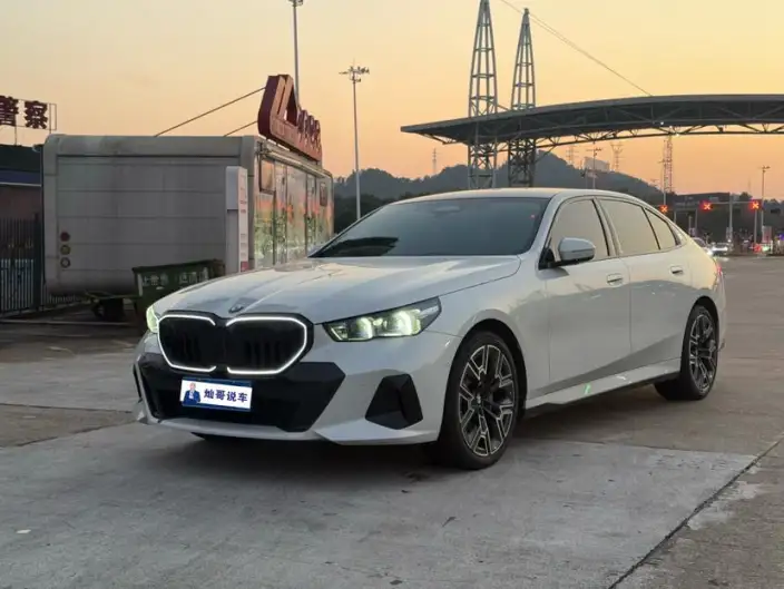 BMW 5 Series 2026 Model 530Li Exclusive Model M Sports Set
