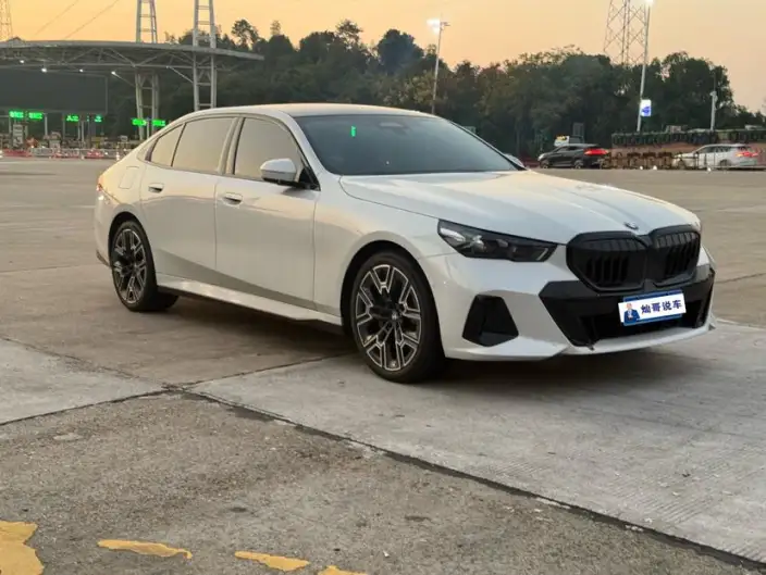 BMW 5 Series 2026 Model 530Li Exclusive Model M Sports Set