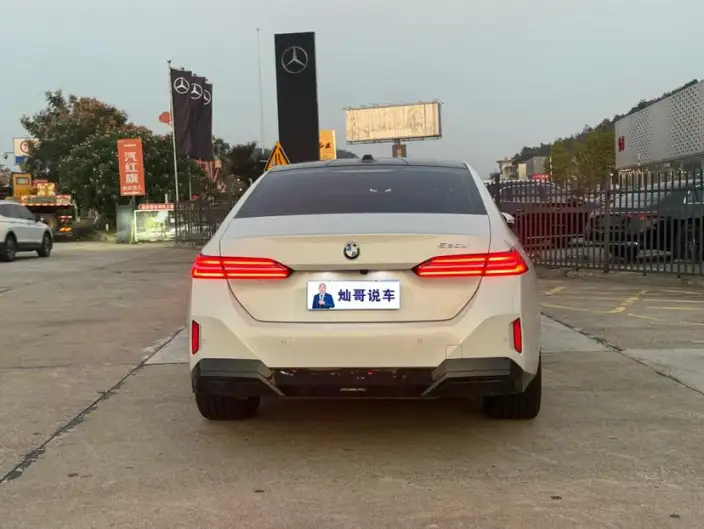 BMW 5 Series 2026 Model 530Li Exclusive Model M Sports Set – фото 5