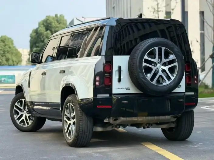Land Rover Defender 2023 Model 110 3.0T P400 X-Dynamic HSE – фото 4