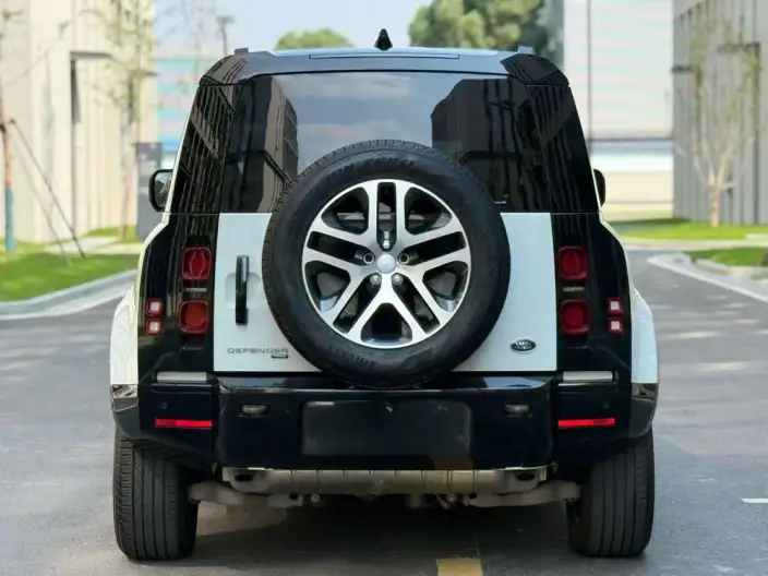 Land Rover Defender 2023 Model 110 3.0T P400 X-Dynamic HSE – фото 5