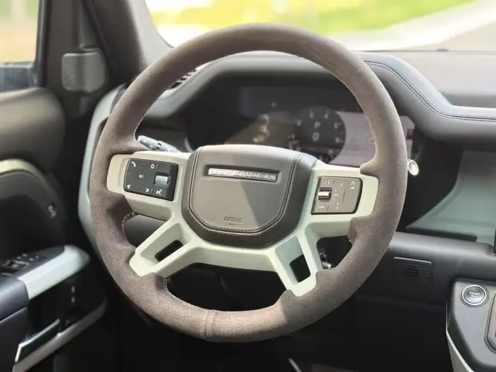 Land Rover Defender 2023 Model 110 3.0T P400 X-Dynamic HSE – фото 9