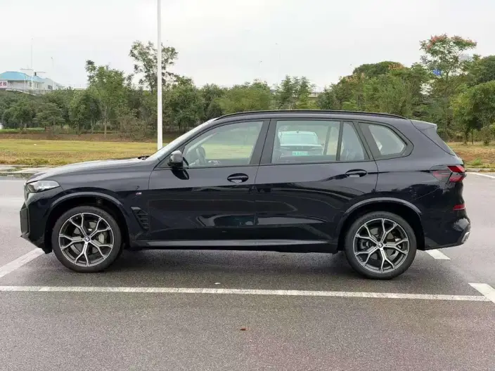BMW X5 2023 Model xDrive30Li Exclusive Model M Sports Night Set – фото 3