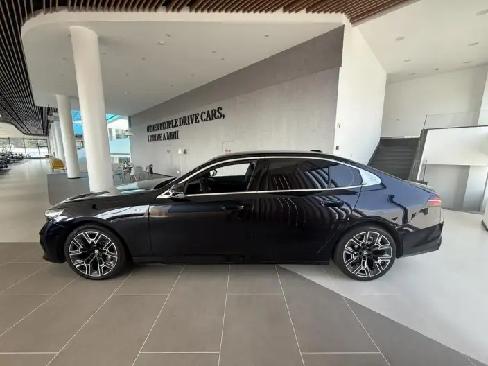BMW 5 Series 2025 Model Facelift 530Li Exclusive Model M Sports Set – фото 3