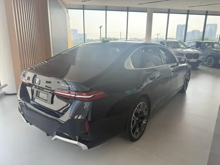 BMW 5 Series 2025 Model Facelift 530Li Exclusive Model M Sports Set – фото 4
