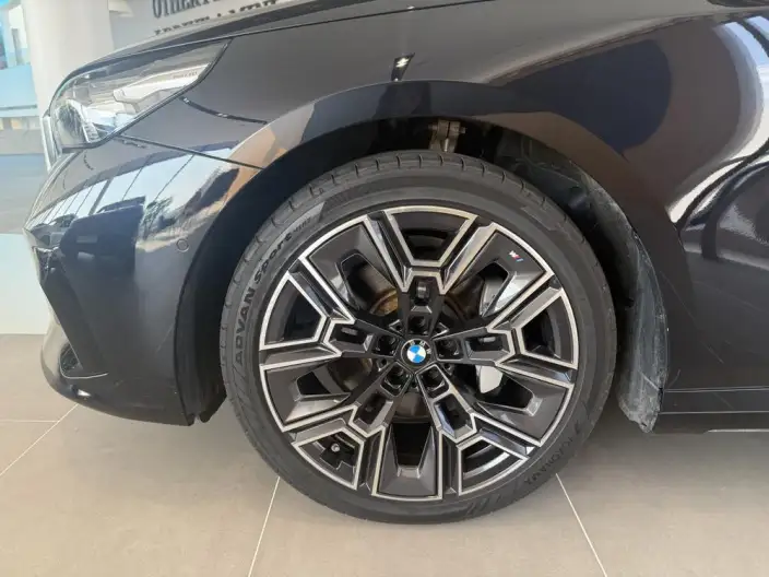 BMW 5 Series 2025 Model Facelift 530Li Exclusive Model M Sports Set – фото 6