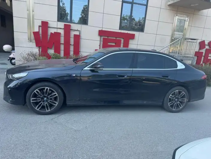 BMW 5 Series 2024 Model 530Li Leading Model M Sports Set – фото 2