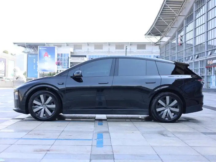 Li Auto i6 2025 Model 4WD Standard Edition