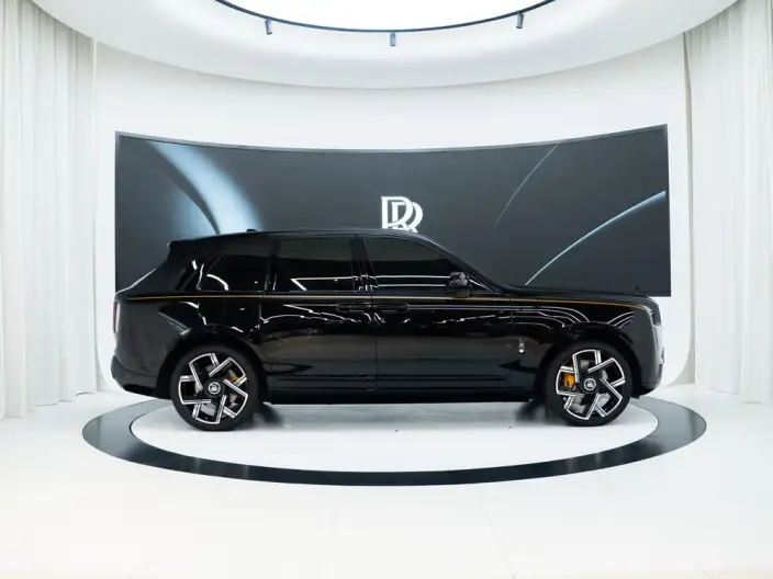 Cullinan 2025 Model Series II Black Badge – фото 7