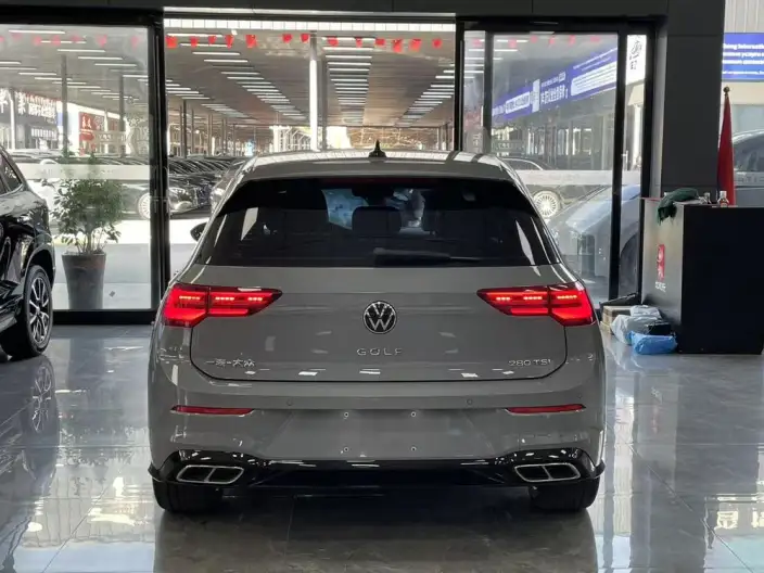 Volkswagen Golf 2023 Model 280TSI DSG R-Line Lite – фото 5