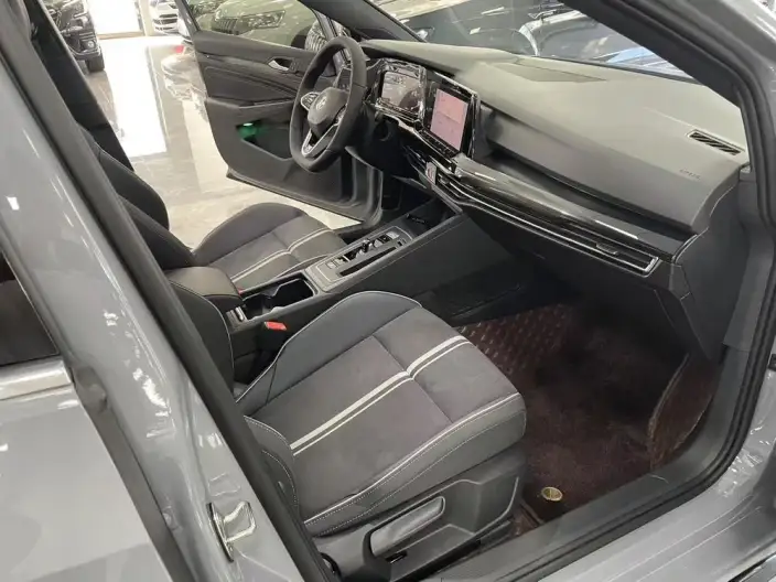 Volkswagen Golf 2023 Model 280TSI DSG R-Line Lite – фото 7