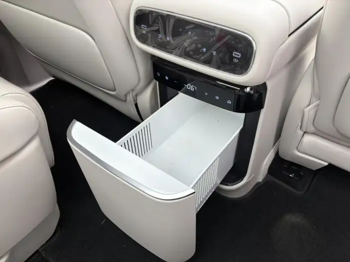 Geely M9 2025 Model 210km 4WD Pilot Edition – фото 9
