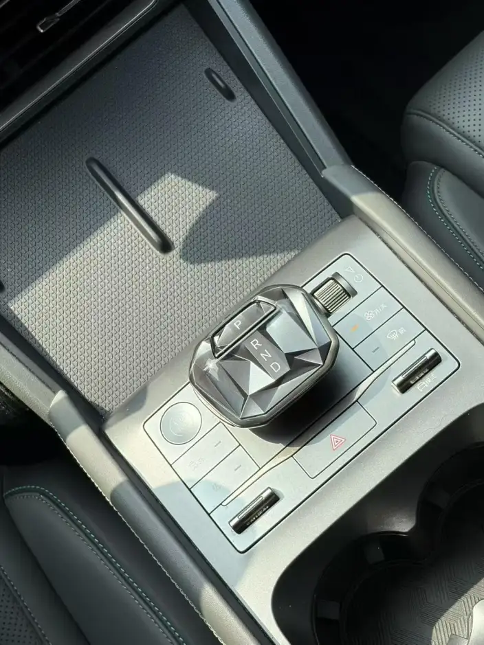 QinL DM 2024 Model DM-i 80KM Leading Model – фото 8