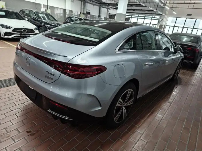 Mercedes-Benz EQE 2025 Model EQE 500 4MATIC Pioneer Edition – фото 3