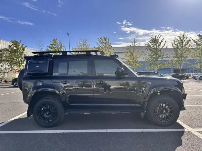 Land Rover Defender 2023 Model 3.0T Automatic 4WD 5 seat Parallel Imported – фото 7