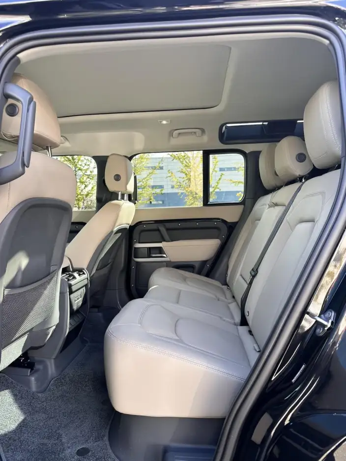 Land Rover Defender 2023 Model 3.0T Automatic 4WD 5 seat Parallel Imported – фото 10