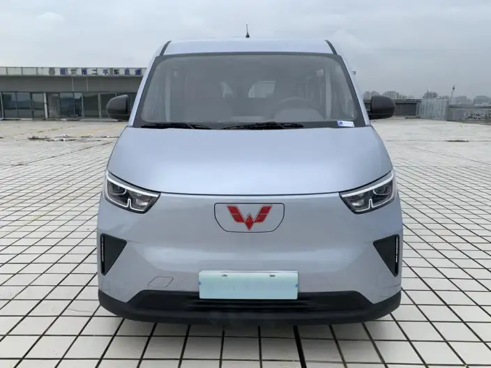 Wuling Yangguang 2024 Model 300km Comfort Model Passenger car Edition 75kW