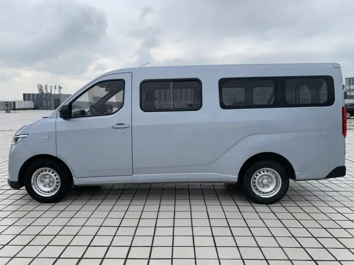 Wuling Yangguang 2024 Model 300km Comfort Model Passenger car Edition 75kW