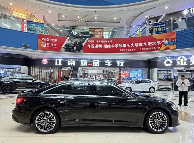 Audi A6L PHEV Модель 2020 года 55 TFSIe quattro – фото 3